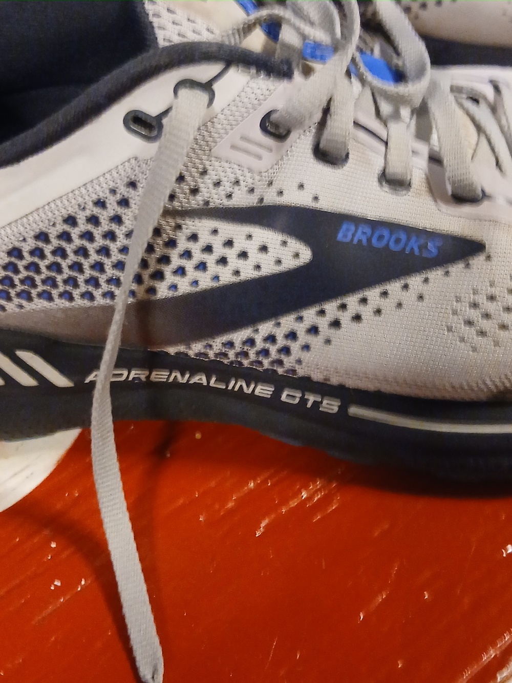 Mens Size 12 Brooks Adrenaline Gts 22 Running Shoes - Picture 2 of 9